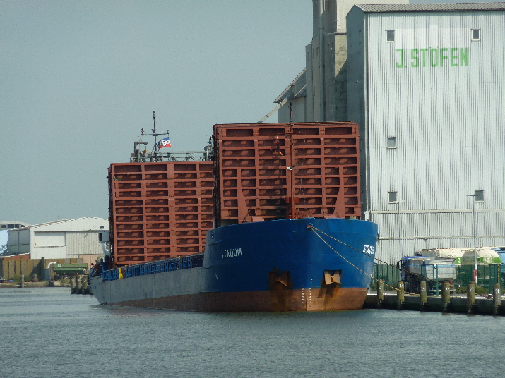 Schiff bereit zur Entladung, Bsum / ship ready to unload